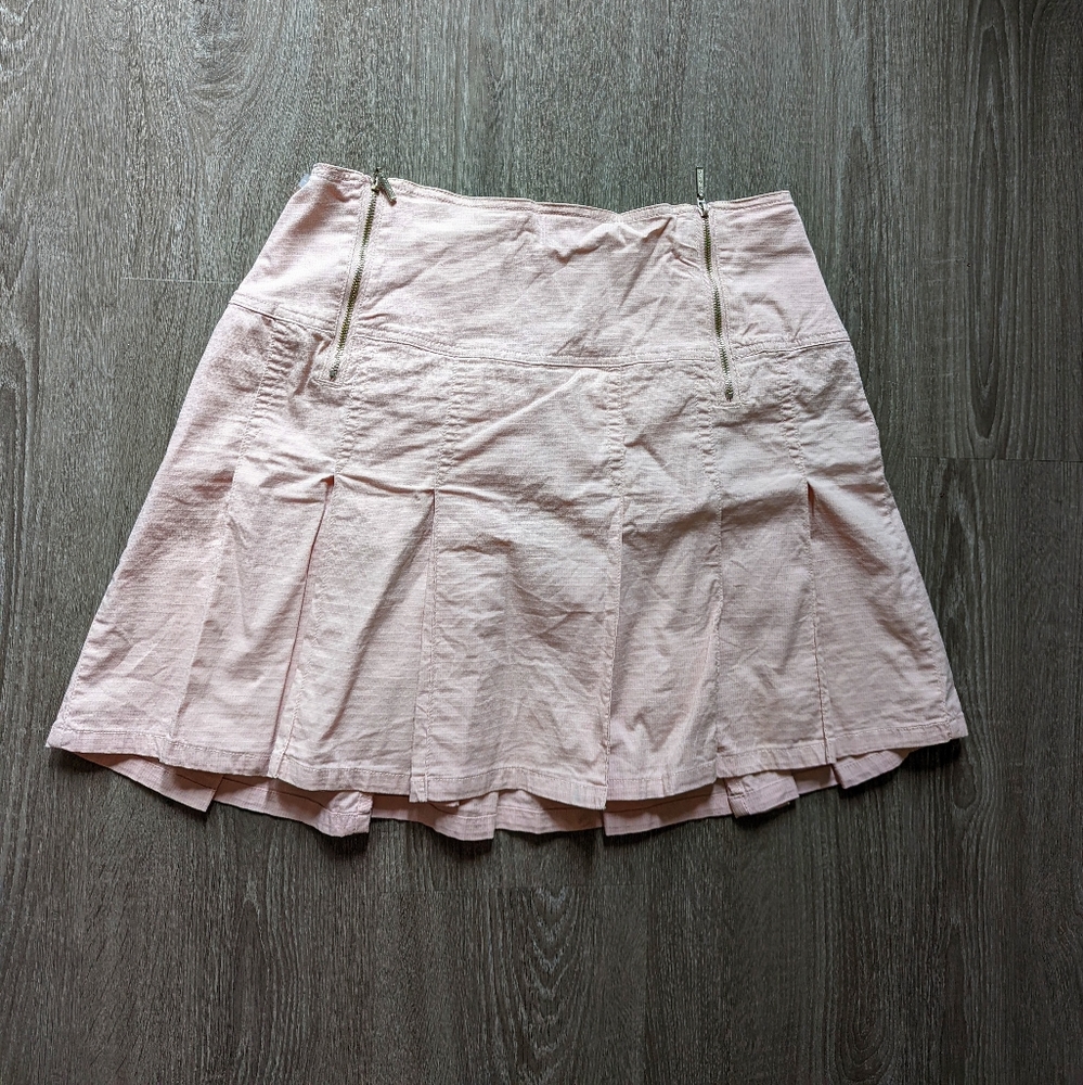 Y2K pointzero pink pleated mini skirt with zippers.